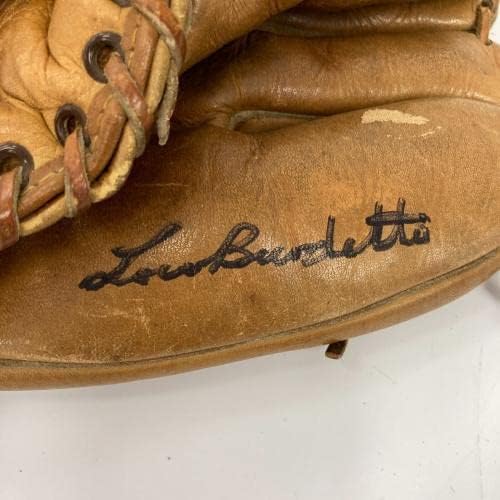 לואו ברדט חתם על כפפות בייסבול מודל המשחק של 1950