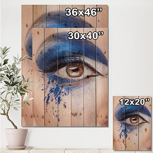 עיצוב מקרוב של עין עם פנטזיה כחולה איפור עיצוב קיר עץ מודרני ועכשווי, אמנות קיר עץ כחול, אנשים גדולים לוחות קיר מעץ מודפסים על אמנות עץ אורן טבעי